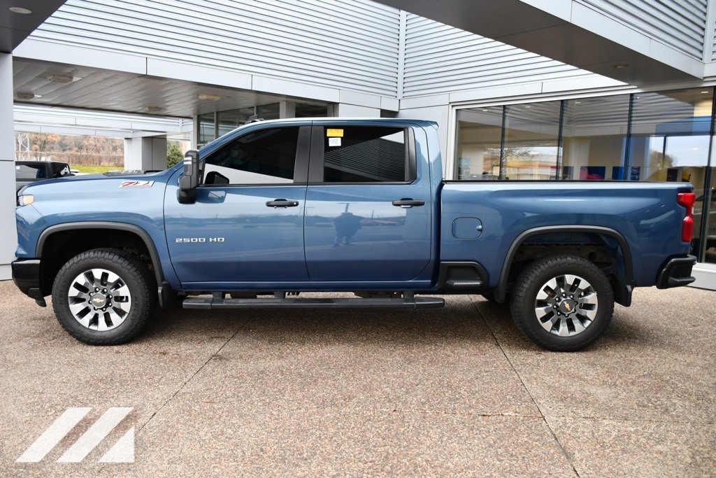 2024 Chevrolet Silverado 2500HD Custom photo 3