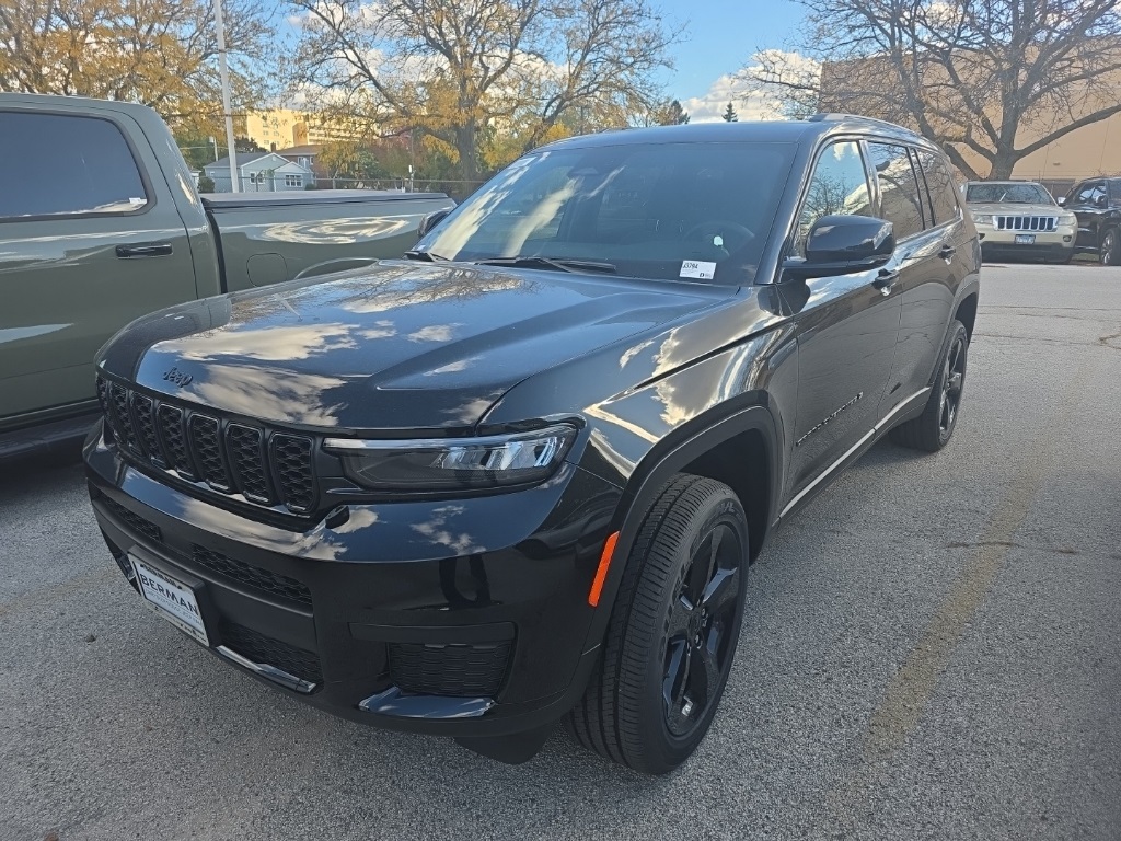 2025 Jeep Grand Cherokee Altitude X photo 2