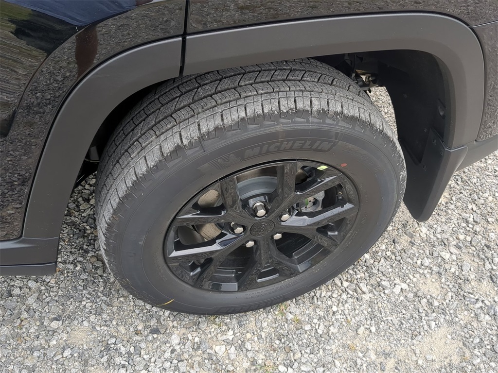 2025 Jeep Grand Cherokee Altitude X photo 3