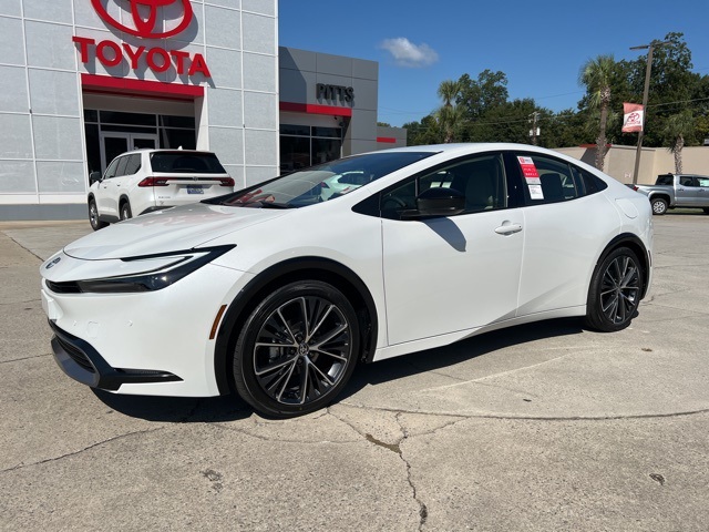 2026 Toyota Prius XLE's photo