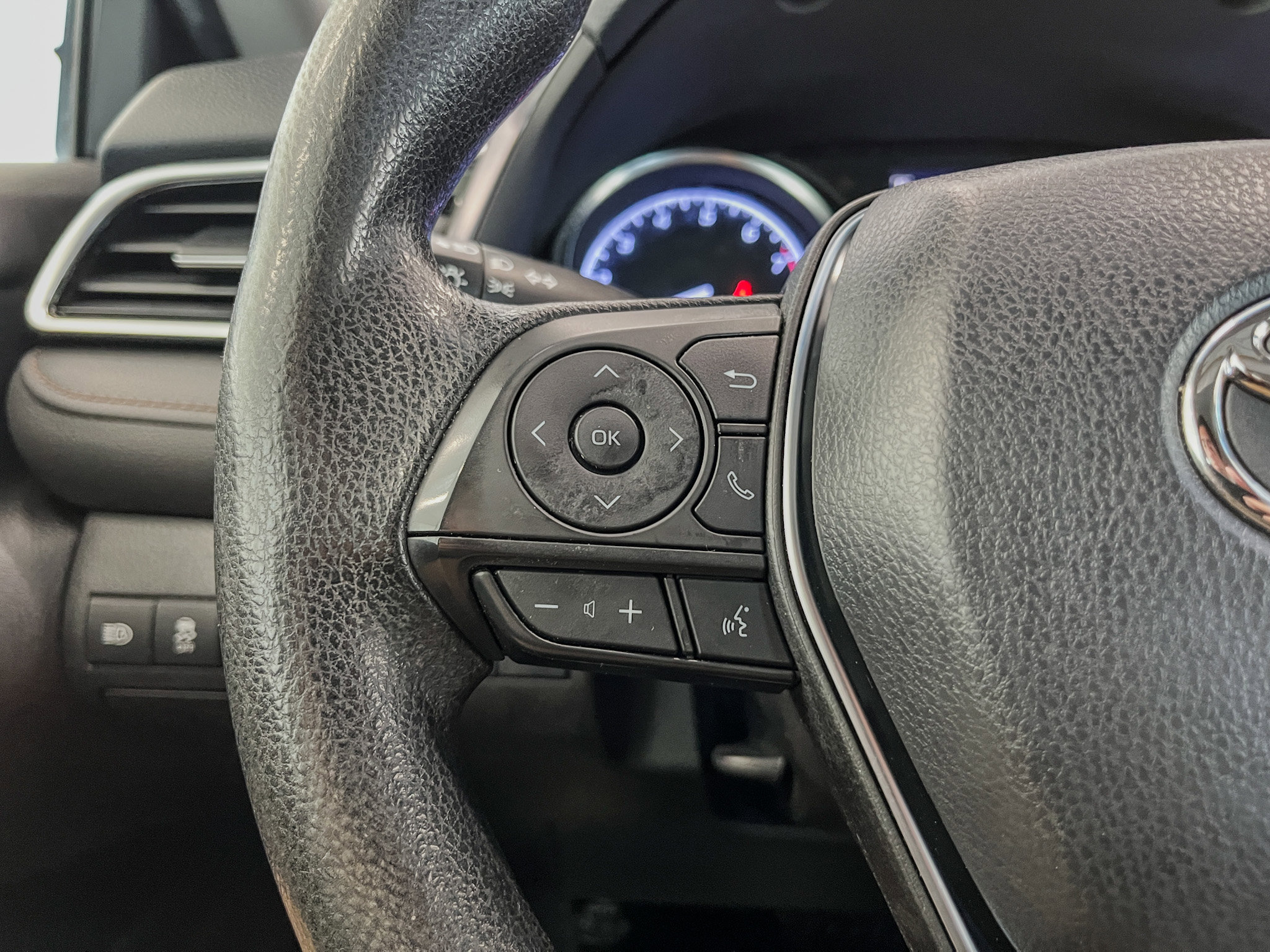 2018 Toyota Camry LE photo 19