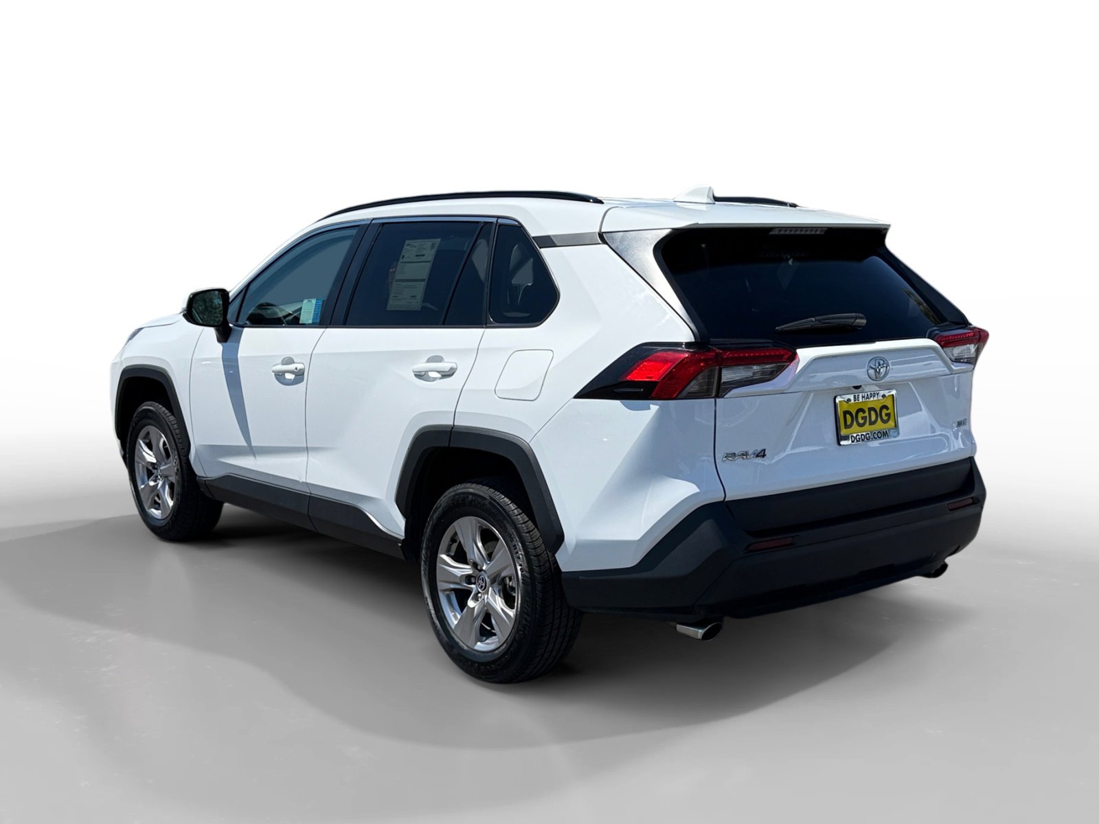 2023 Toyota RAV4 XLE photo 3