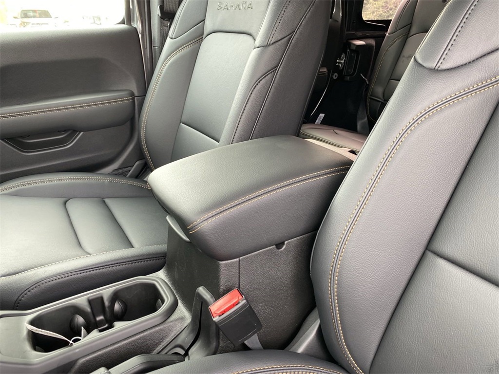 2024 Jeep Wrangler Sahara photo 18