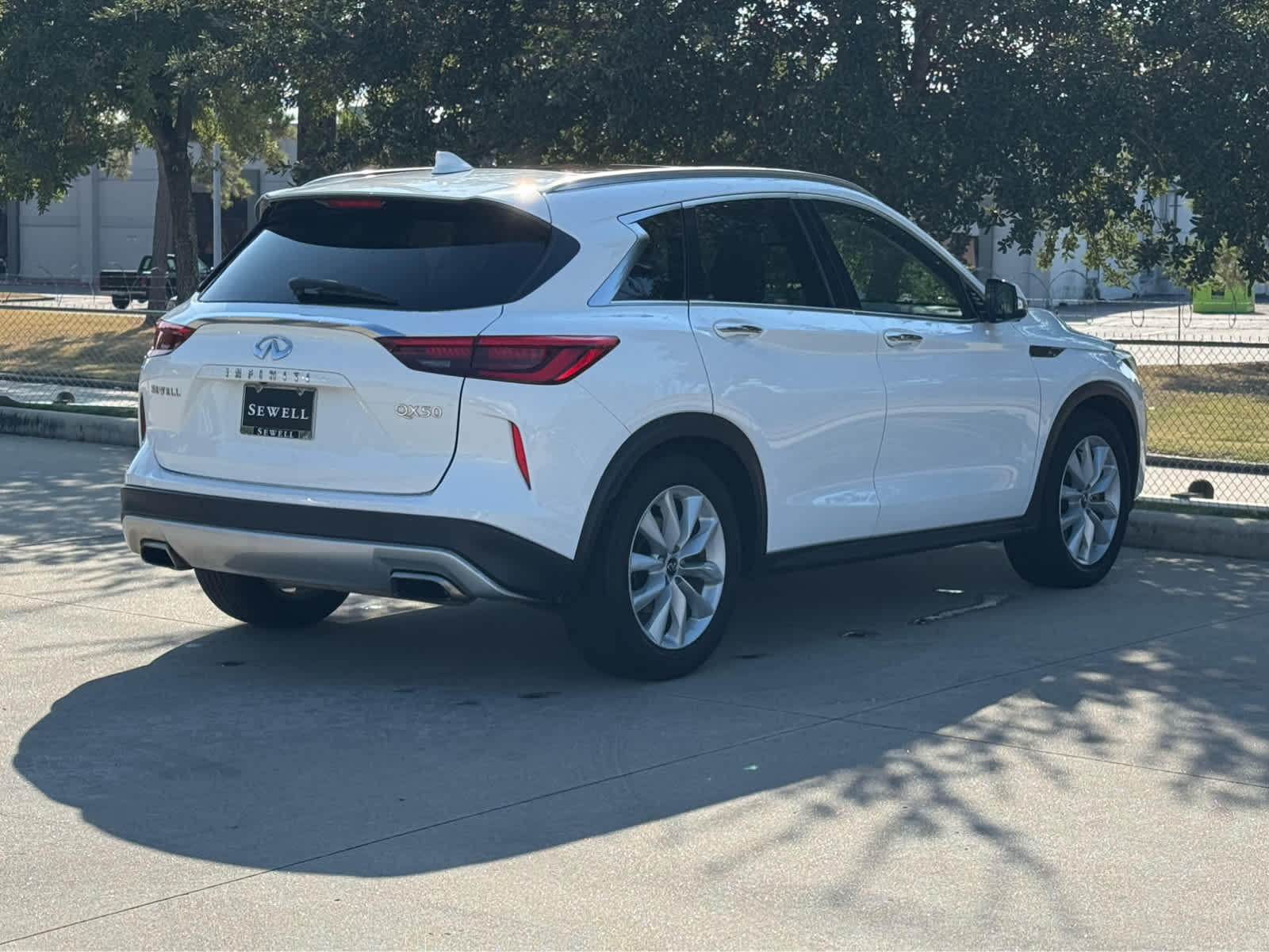 2019 Infiniti QX50 Essential photo 2