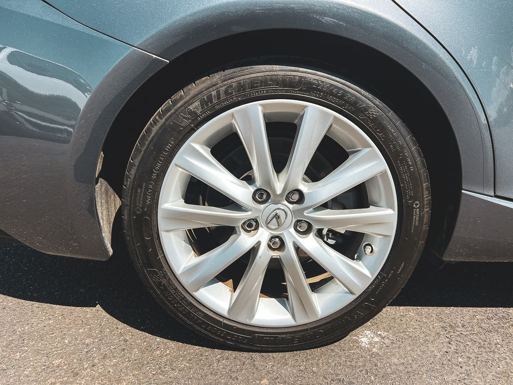 2016 Lexus IS 200t photo 4