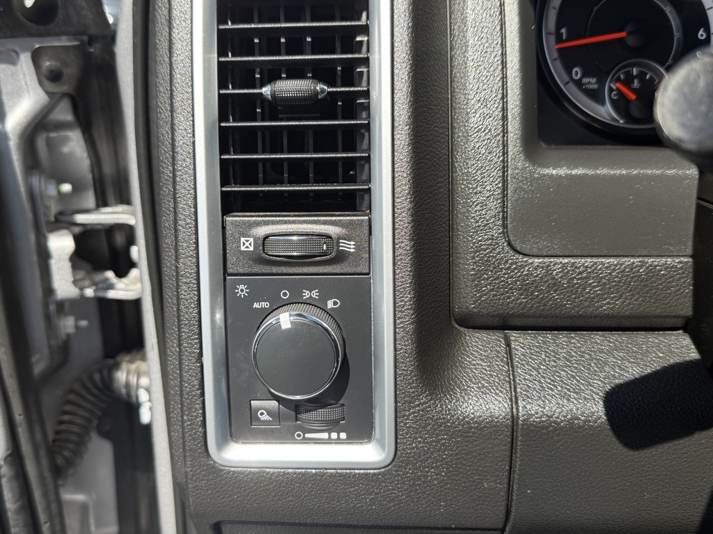 2022 Ram 1500 Classic Warlock photo 18