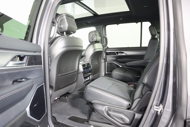2025 Jeep Wagoneer Series III photo 7