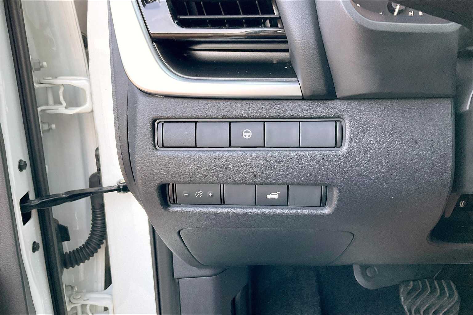 2022 Nissan Rogue SV photo 31