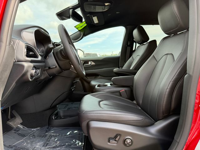 2026 Chrysler Pacifica photo 15