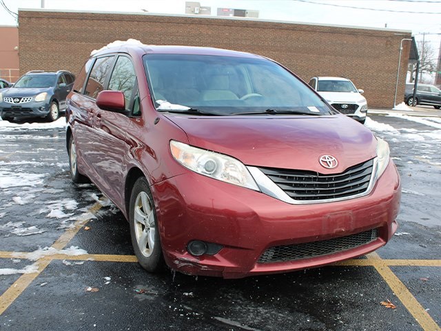2012 Toyota Sienna LE photo 4