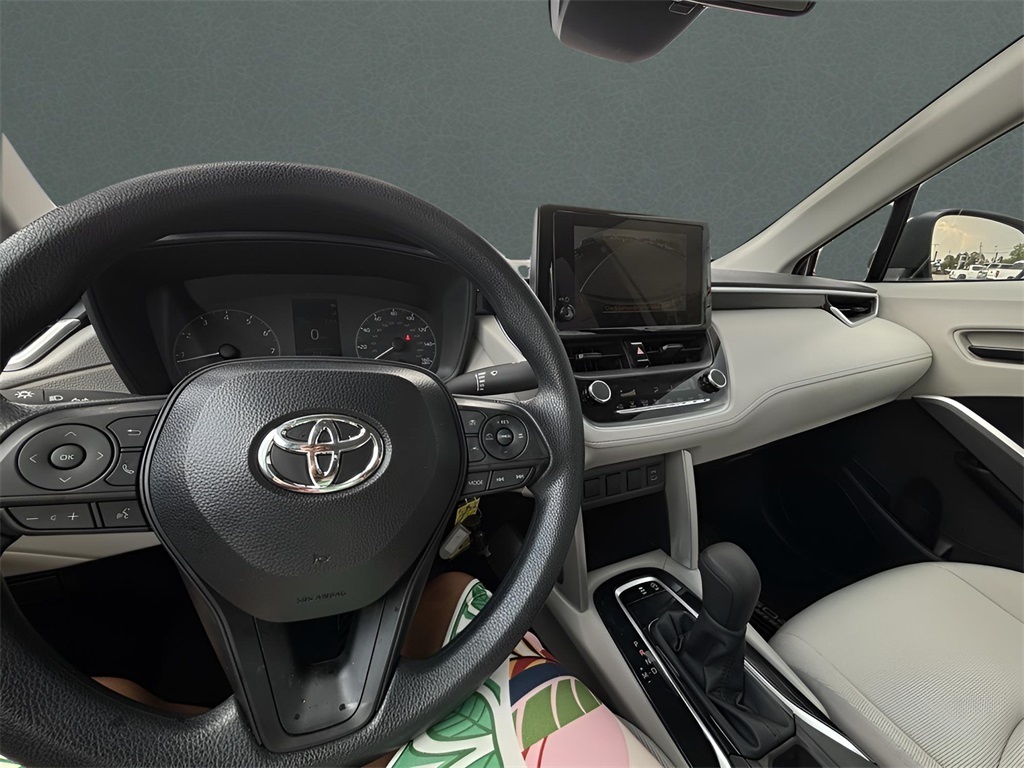 2025 Toyota Corolla Cross L photo 21