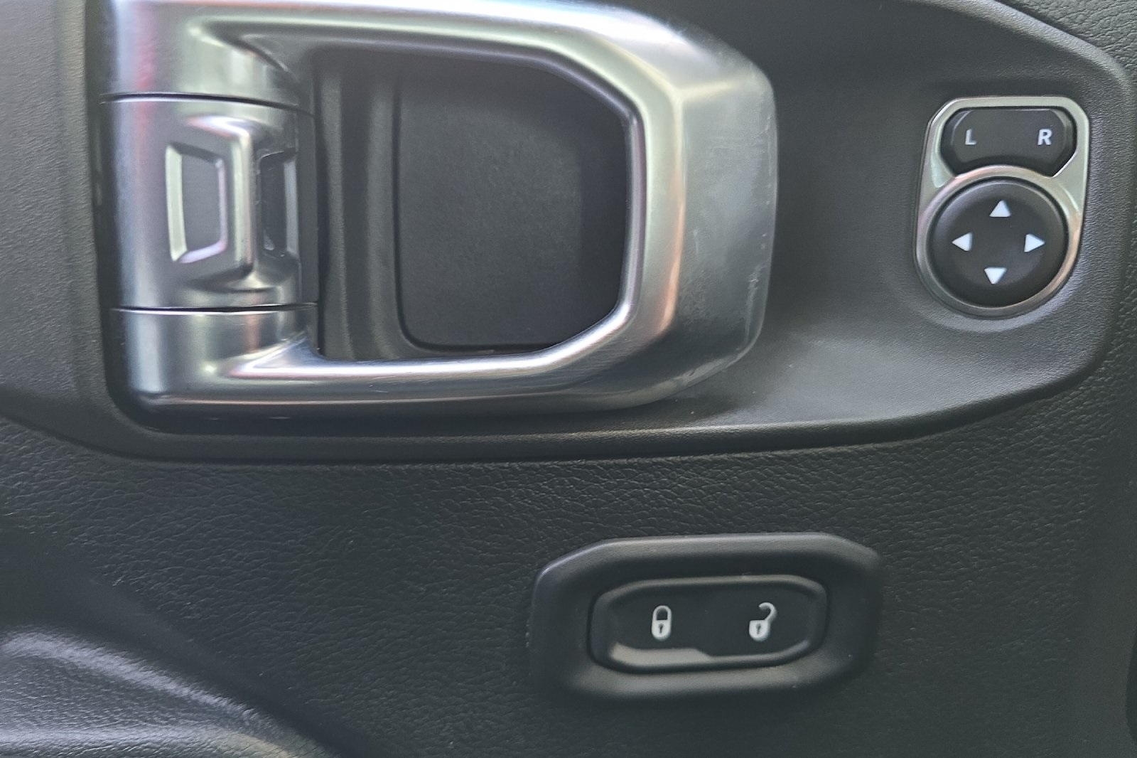 2023 Jeep Gladiator Sport photo 11