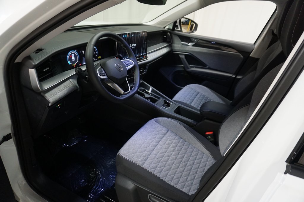 2025 Volkswagen Tiguan S photo 3