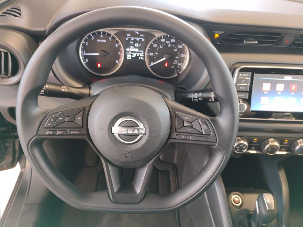2025 Nissan Kicks Play S photo 12