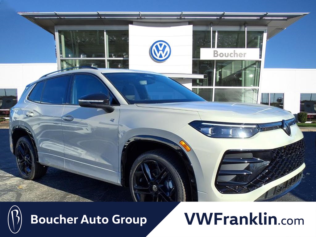 2026 Volkswagen Tiguan SE R-LINE BLACK's photo