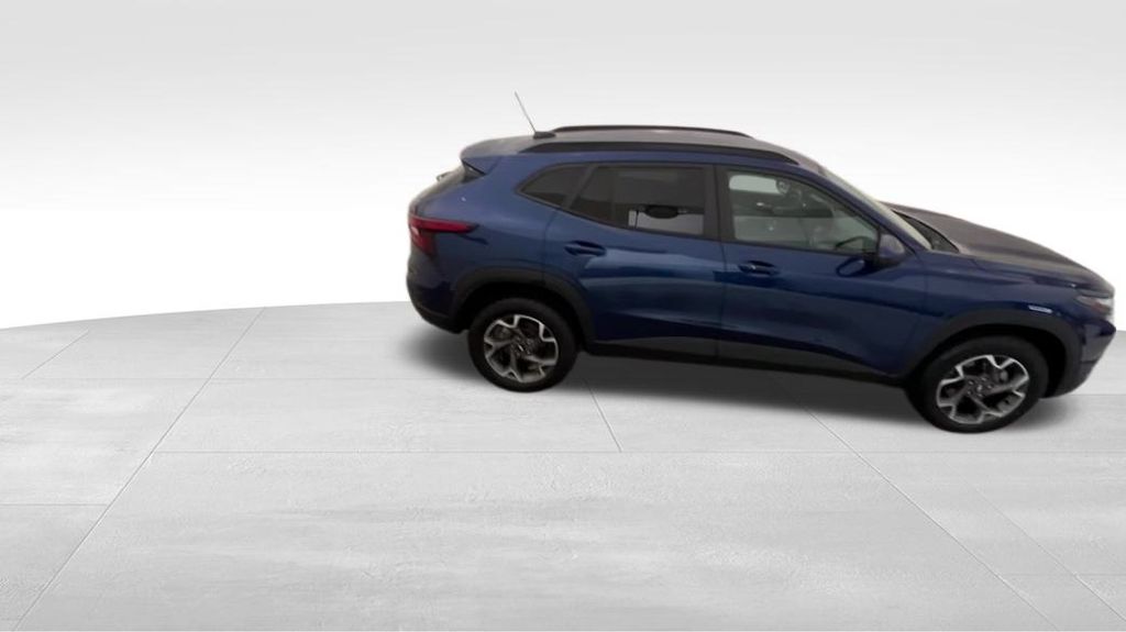 2024 Chevrolet Trax LT photo 12