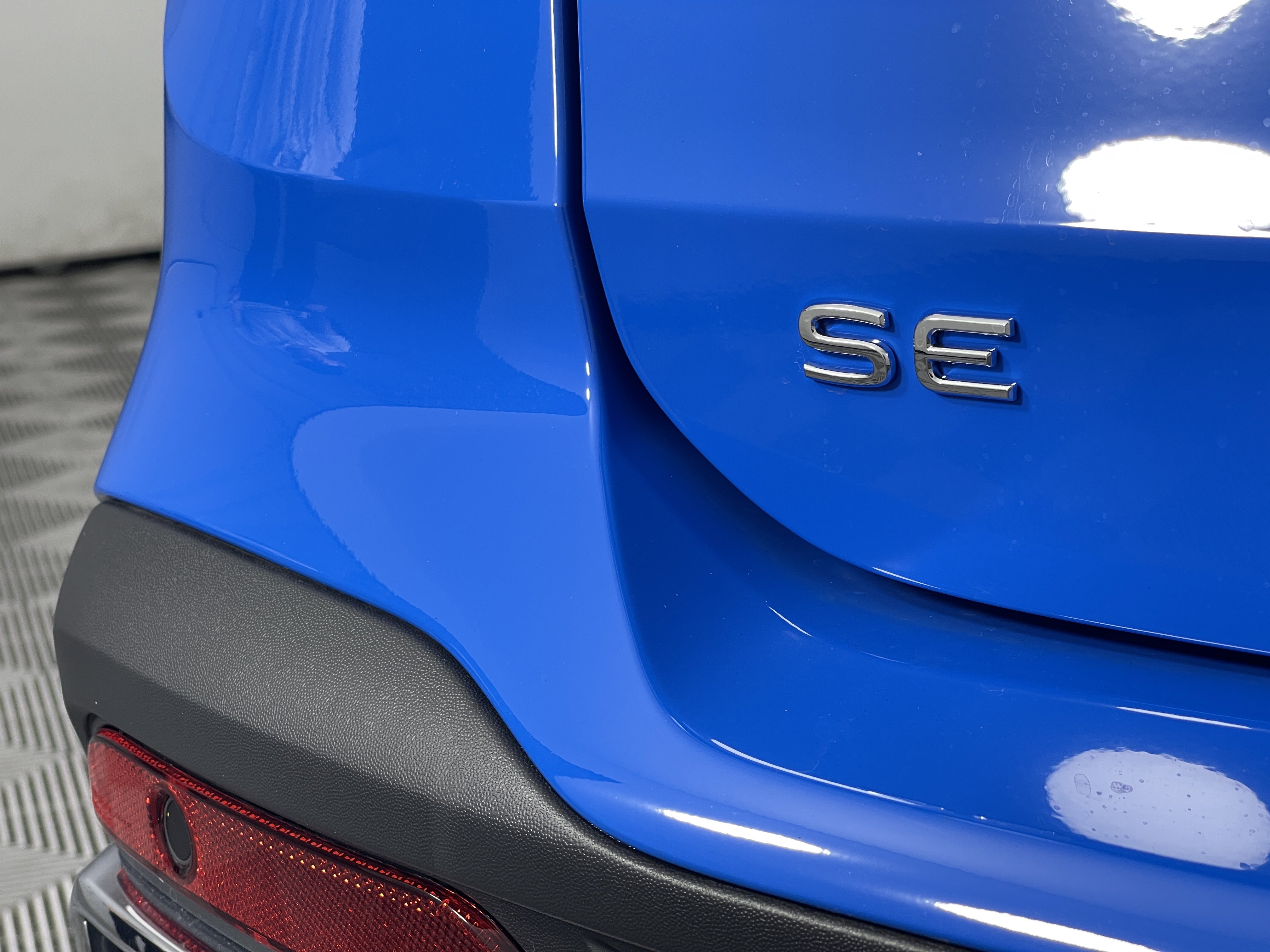 2025 Volkswagen Taos SE photo 3