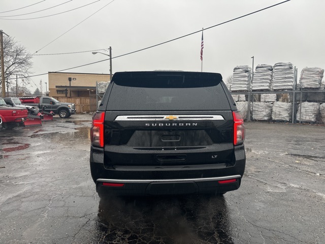 2023 Chevrolet Suburban LT photo 4