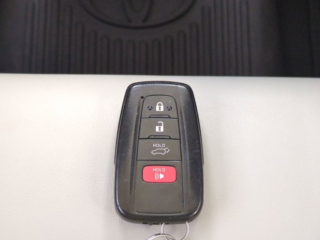2019 Toyota RAV4 XLE Premium photo 29