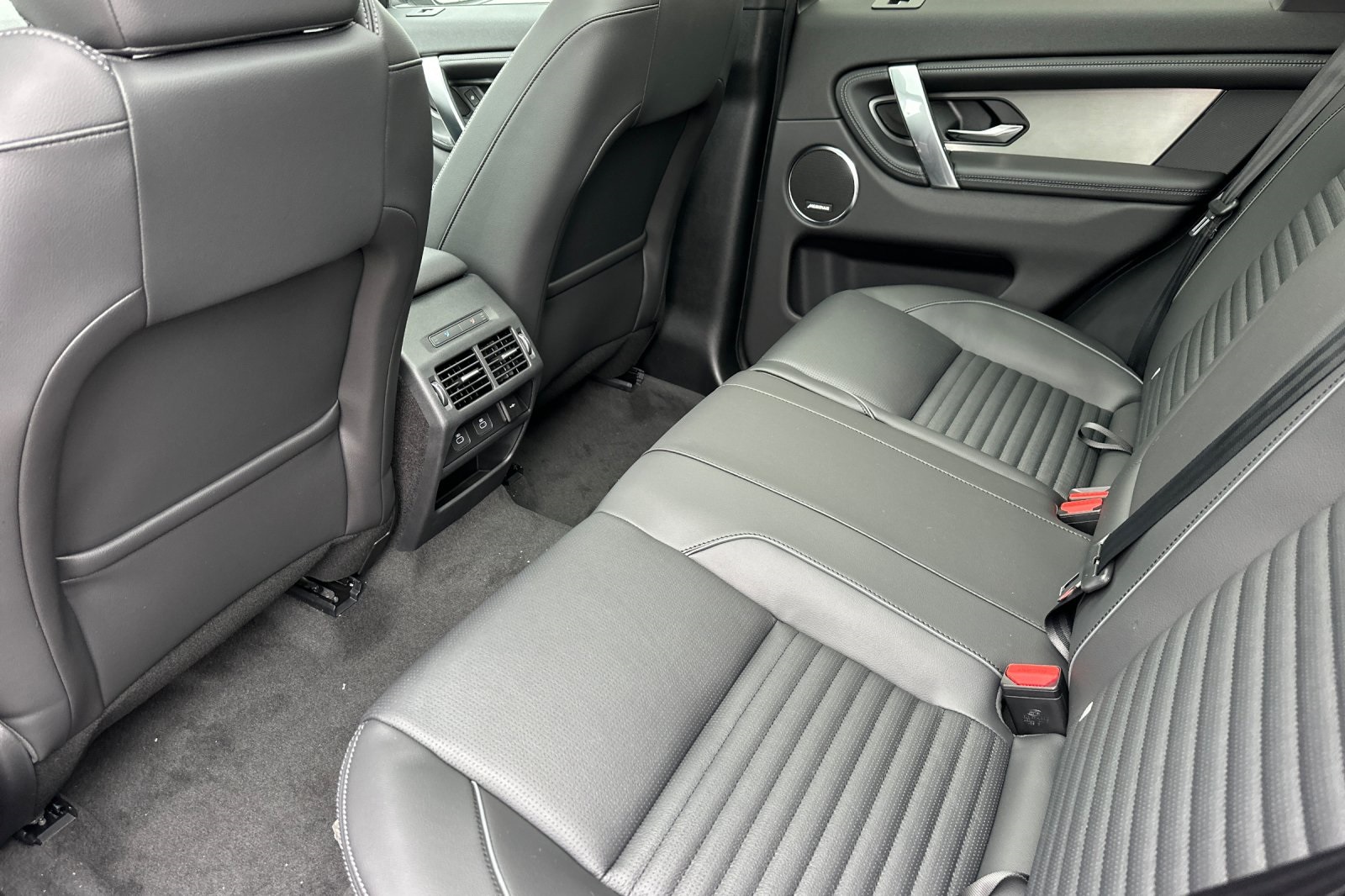 2025 Land Rover Discovery Sport Dynamic SE photo 12