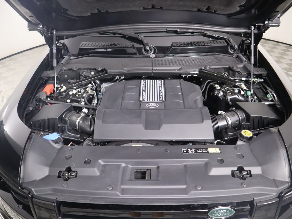 2025 Land Rover Defender 130 V8 photo 28