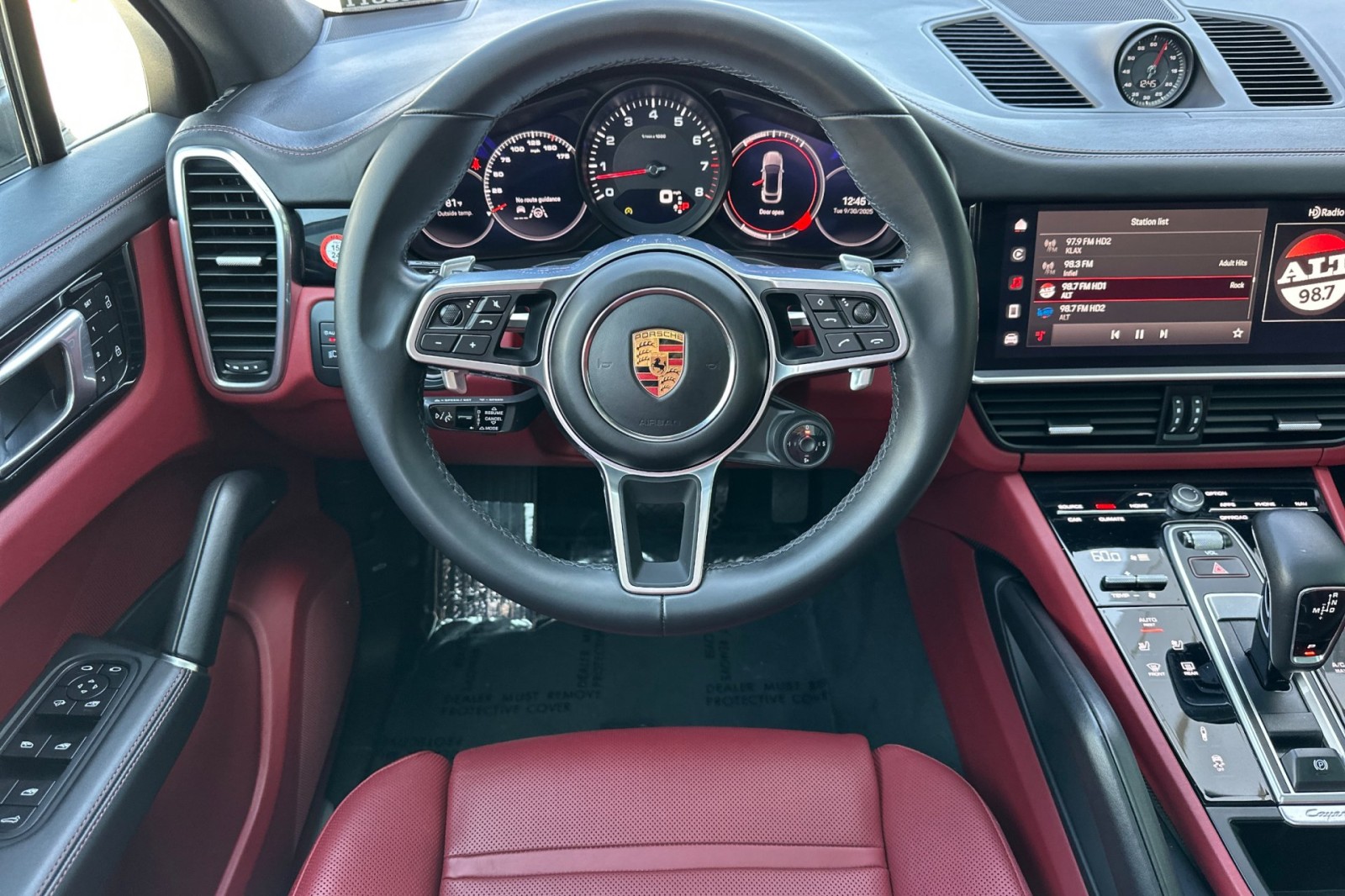 2022 Porsche Cayenne Platinum Edition photo 17
