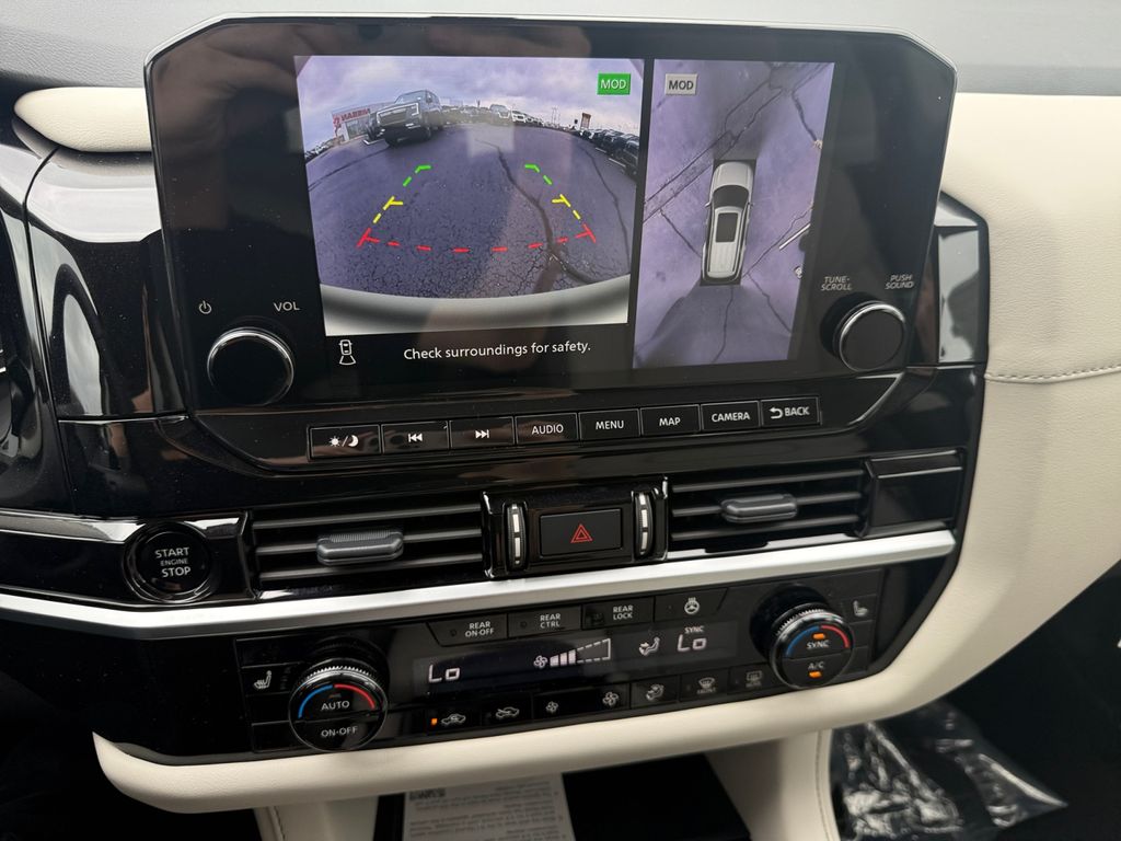 2025 Nissan Pathfinder SL photo 15
