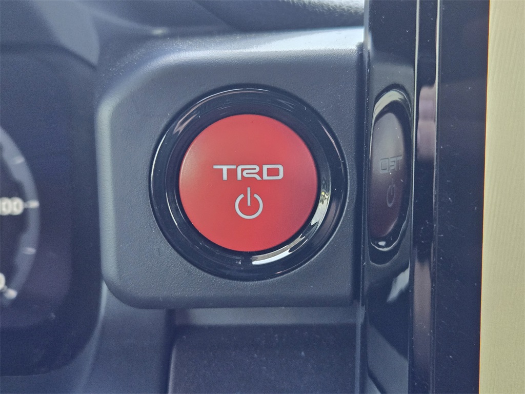 2025 Toyota Tacoma TRD Sport photo 21
