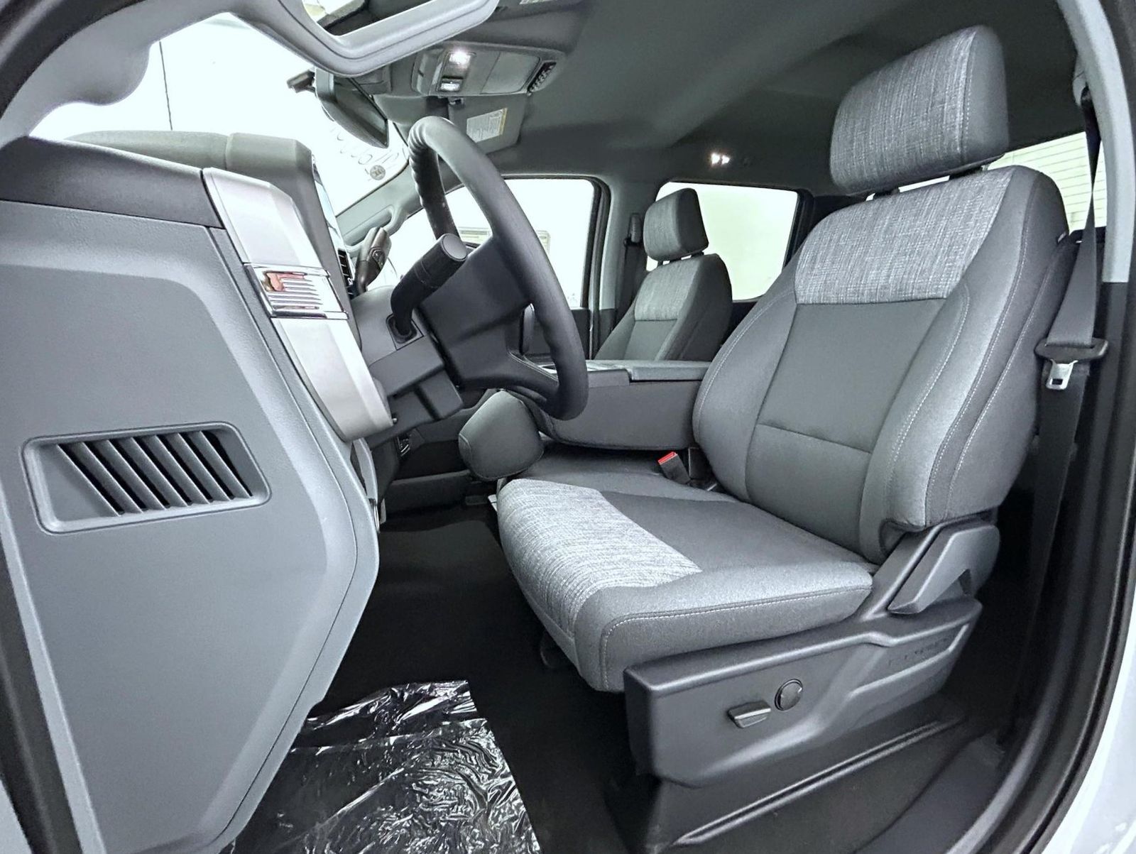 2026 Ford F-250 photo 9