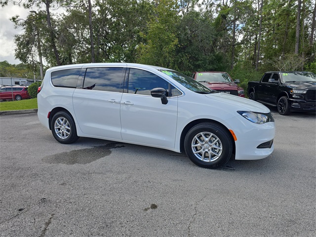 2026 Chrysler Voyager LX photo 2
