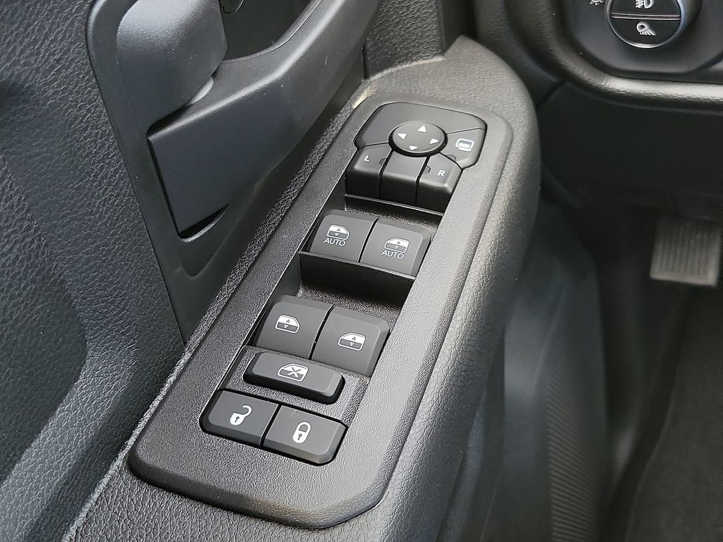 2025 Ram 2500 Tradesman photo 13