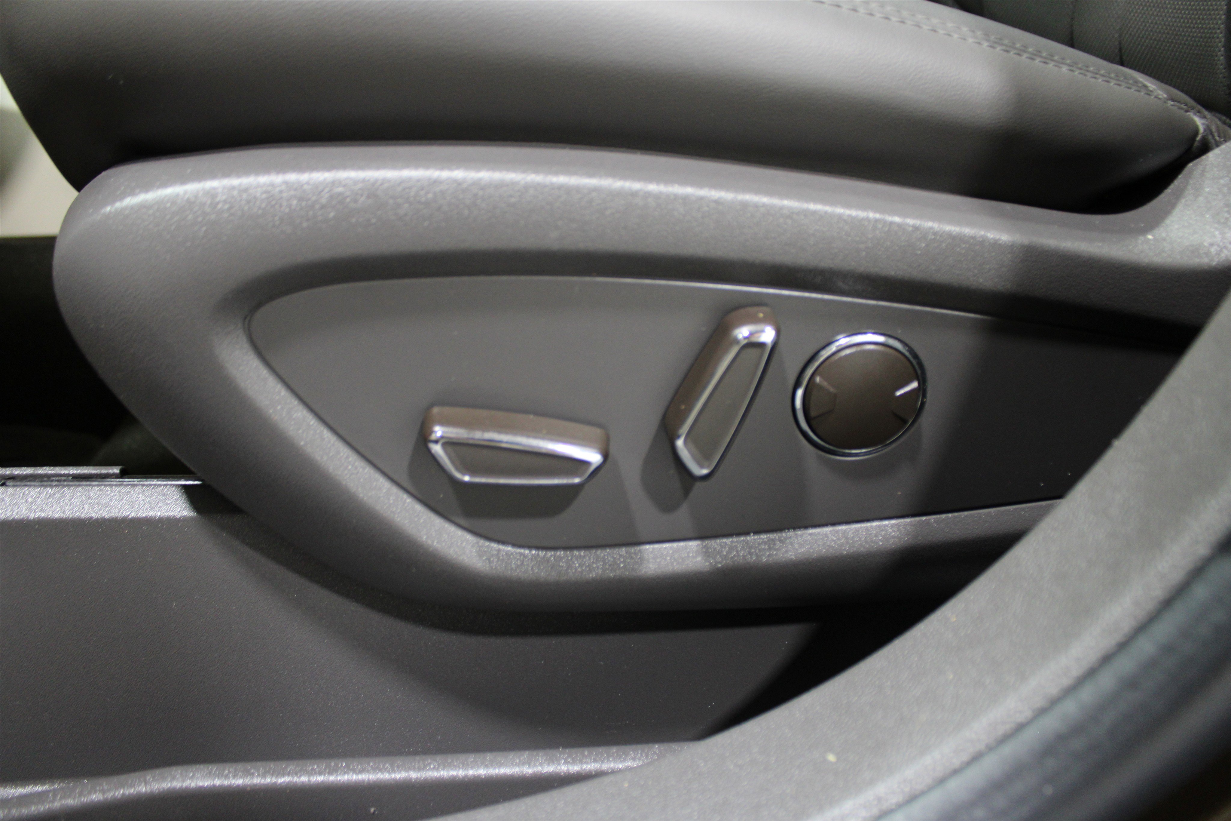 2020 Lincoln Nautilus Reserve photo 2