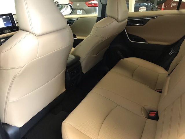 2020 Toyota RAV4 Hybrid Limited photo 13