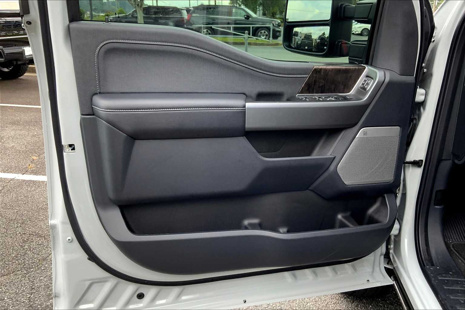 2025 Ford F-350 Lariat photo 10