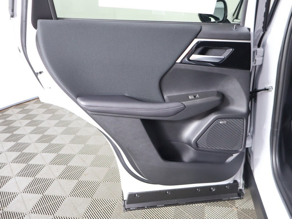 2025 Mitsubishi Outlander ES photo 23