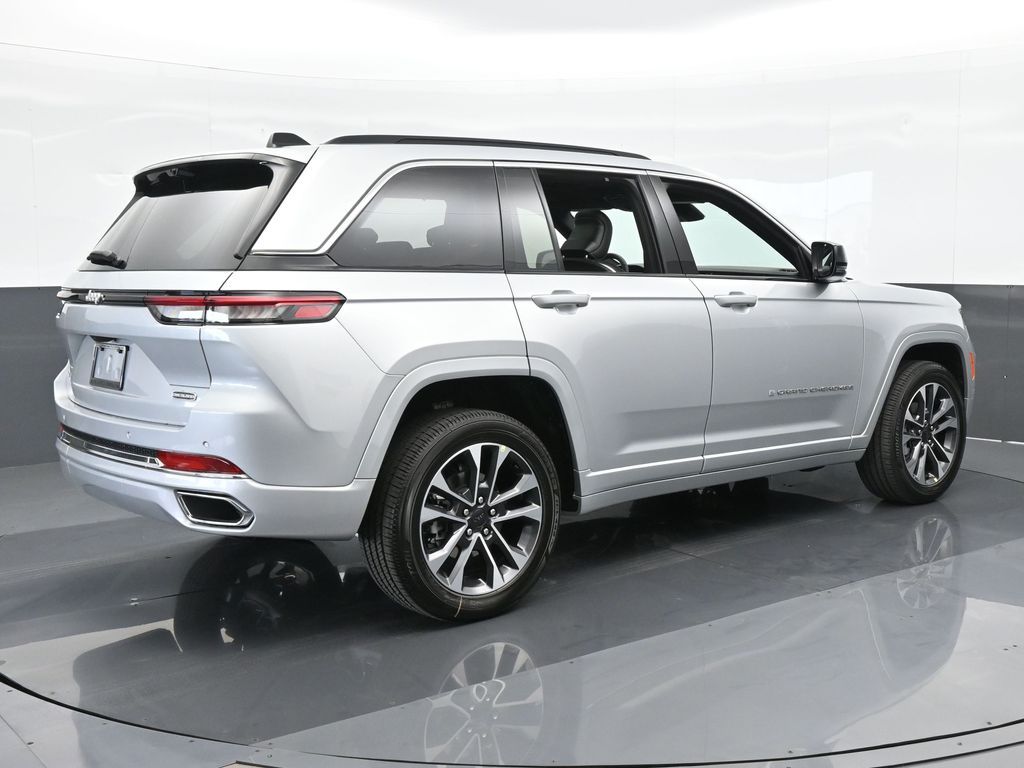 2024 Jeep Grand Cherokee Overland photo 6
