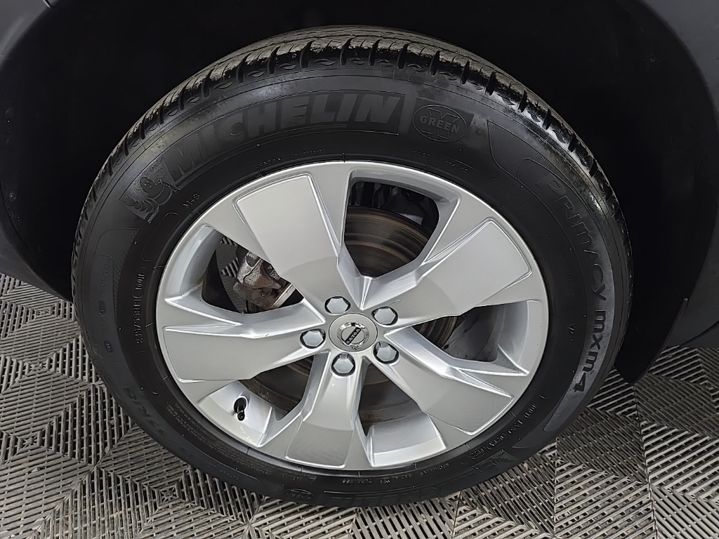 2022 Volvo XC40 Momentum photo 12