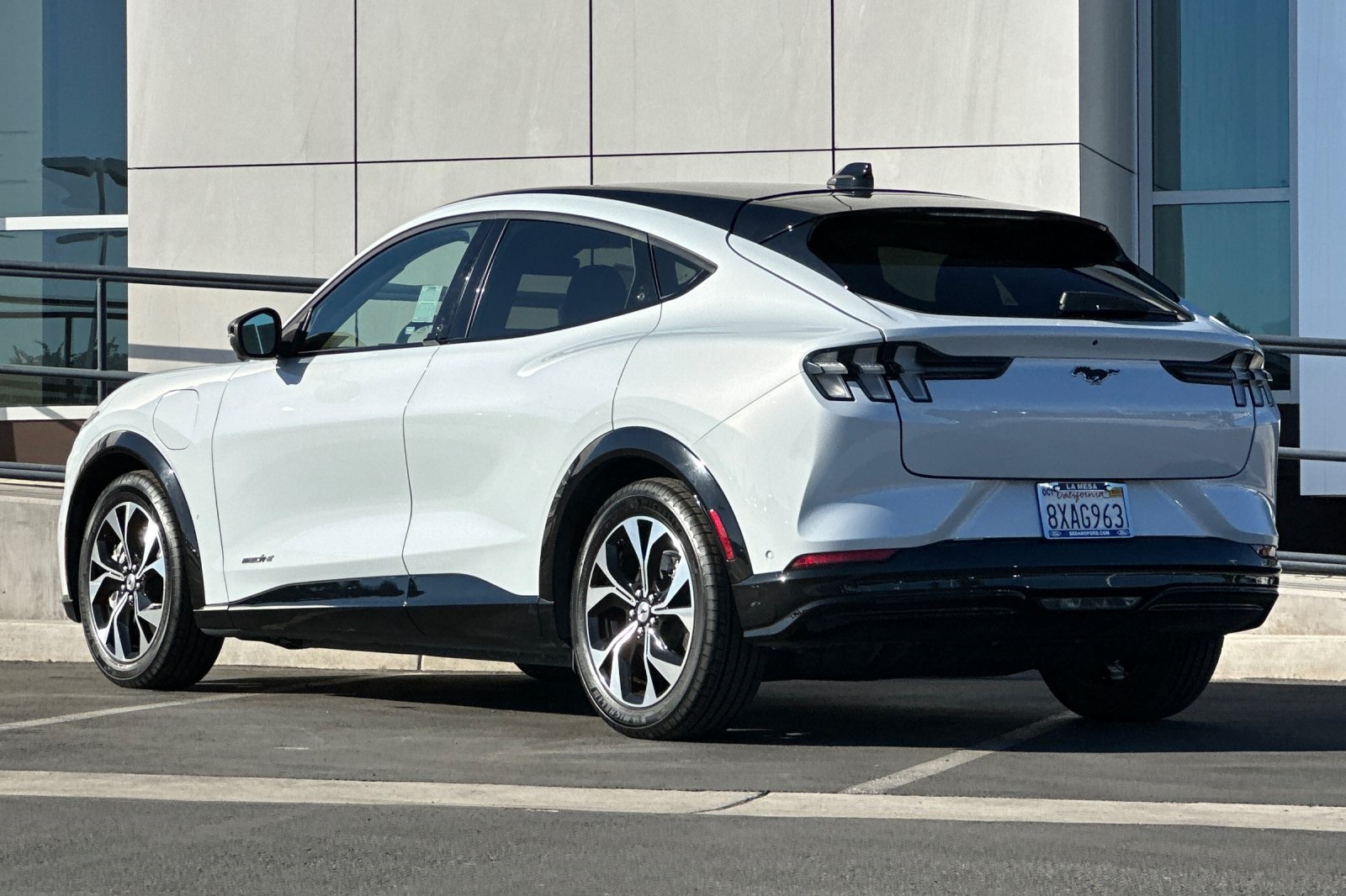 2021 Ford Mustang Mach-E Premium photo 5