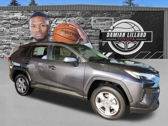 2025 Toyota RAV4 XLE's photo