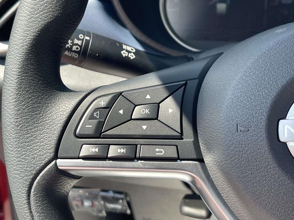 2025 Nissan Versa SV photo 21