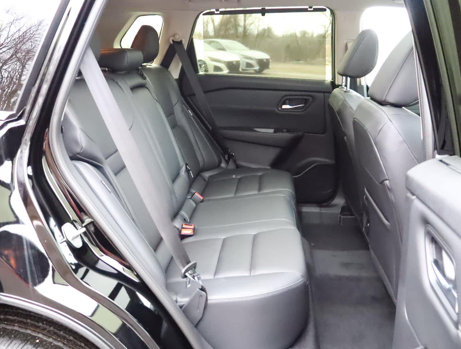 2025 Nissan Rogue SL photo 12
