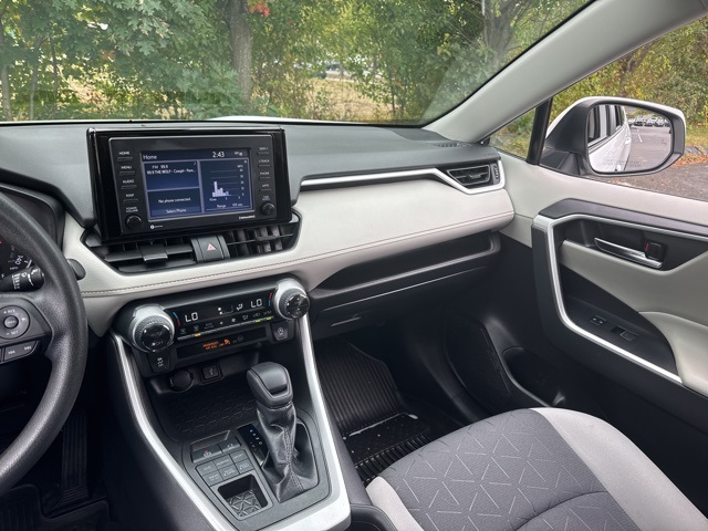 2022 Toyota RAV4 XLE photo 34