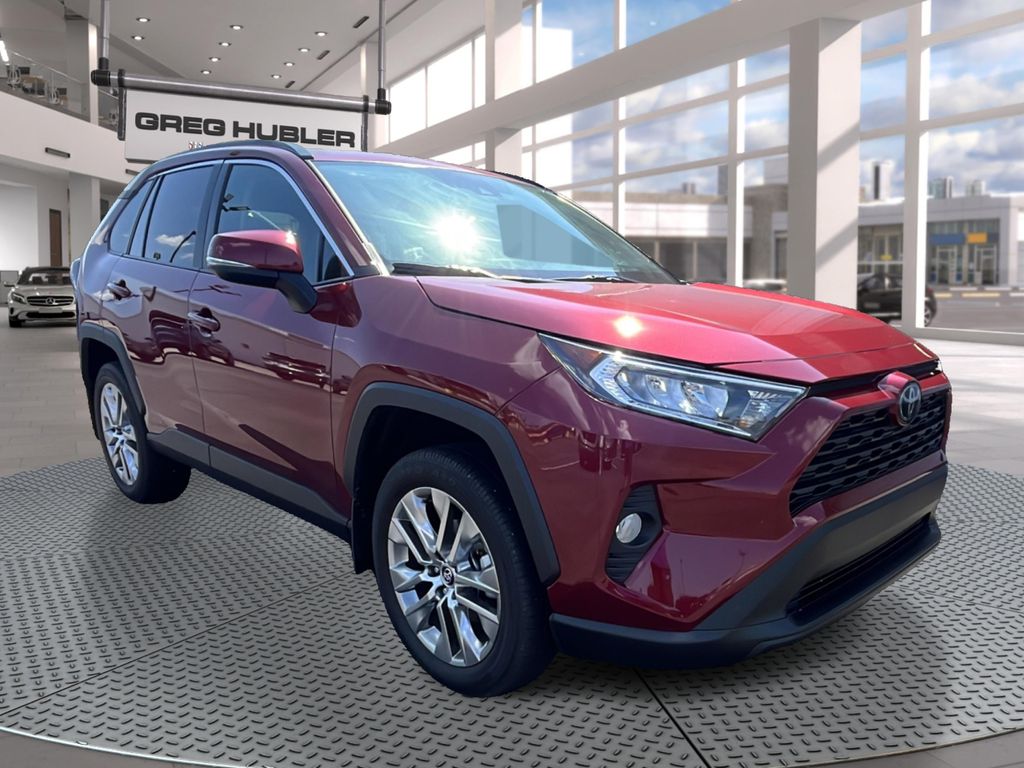 2021 Toyota RAV4 XLE Premium photo 3