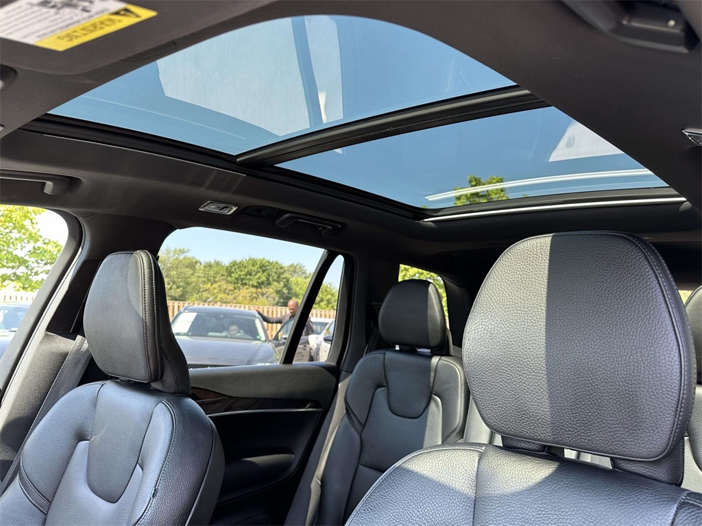 2019 Volvo XC90 T6 Momentum photo 4