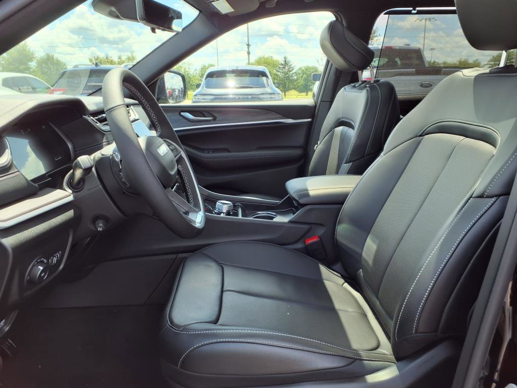2025 Jeep Grand Cherokee Limited photo 11