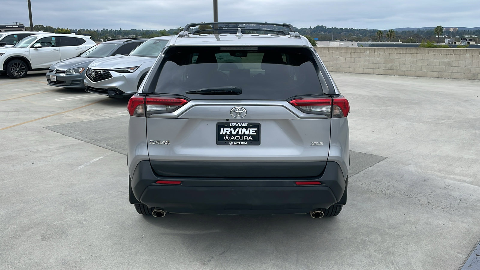 2020 Toyota RAV4 XLE photo 4