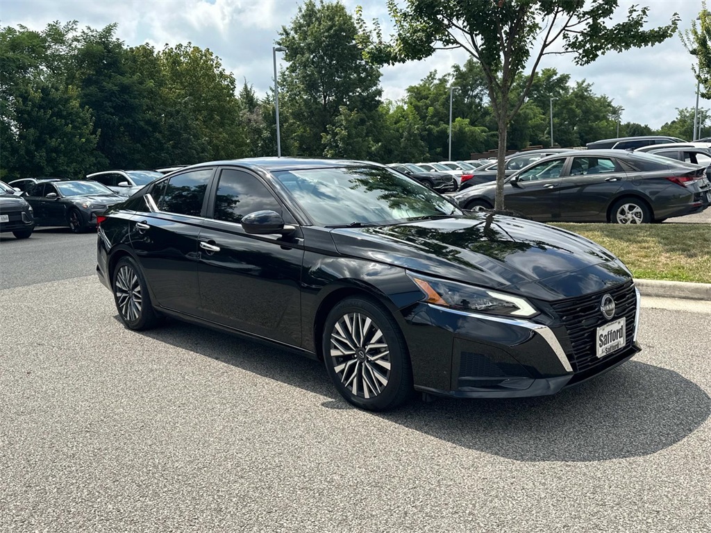 2023 Nissan Altima 2.5 SV photo 8