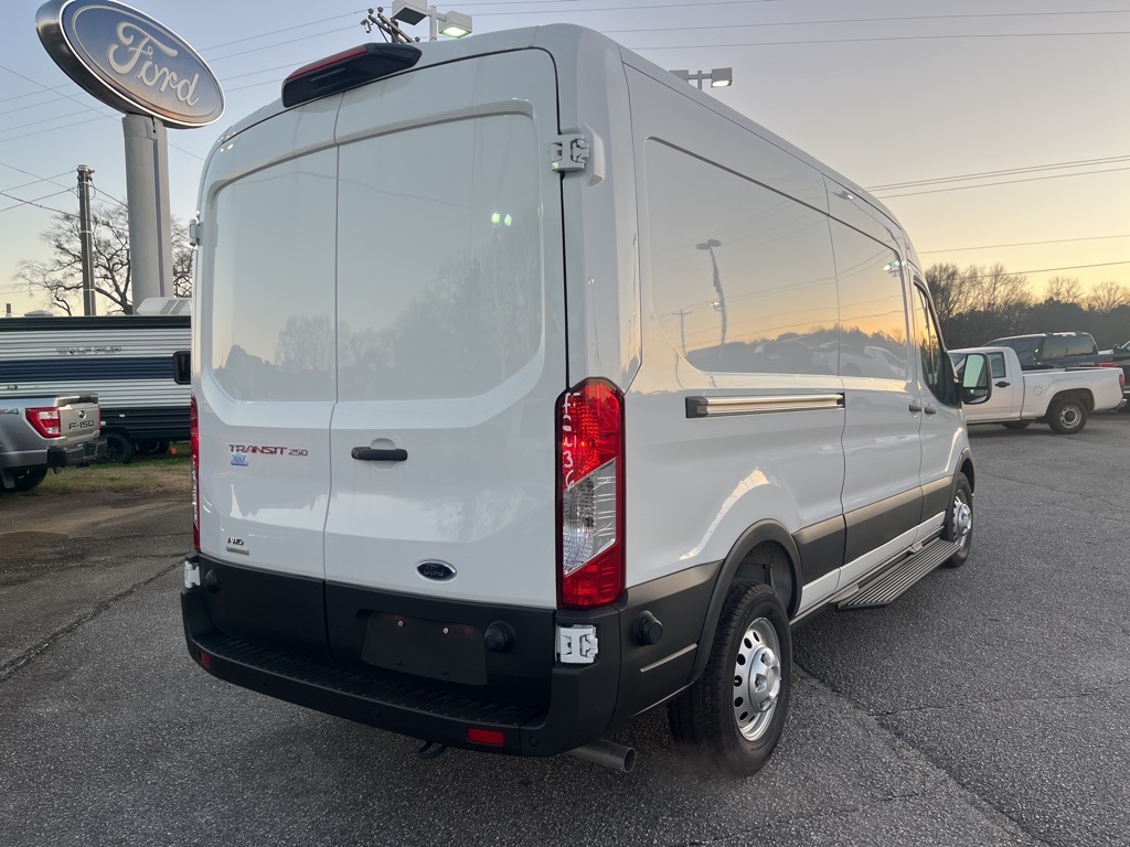 2024 Ford Transit Cargo Van photo 5