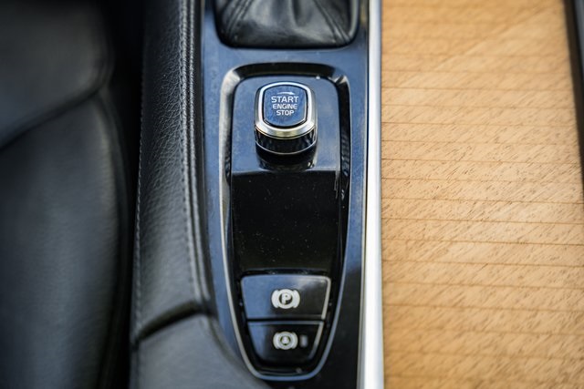 2022 Volvo XC90 Momentum photo 18