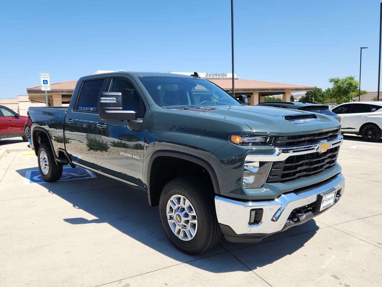 2025 Chevrolet Silverado 2500HD LT photo 2